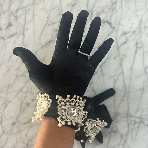 Fancy Gloves with attached bracelet and Ring Womens Gloves - Picture 2 of 6